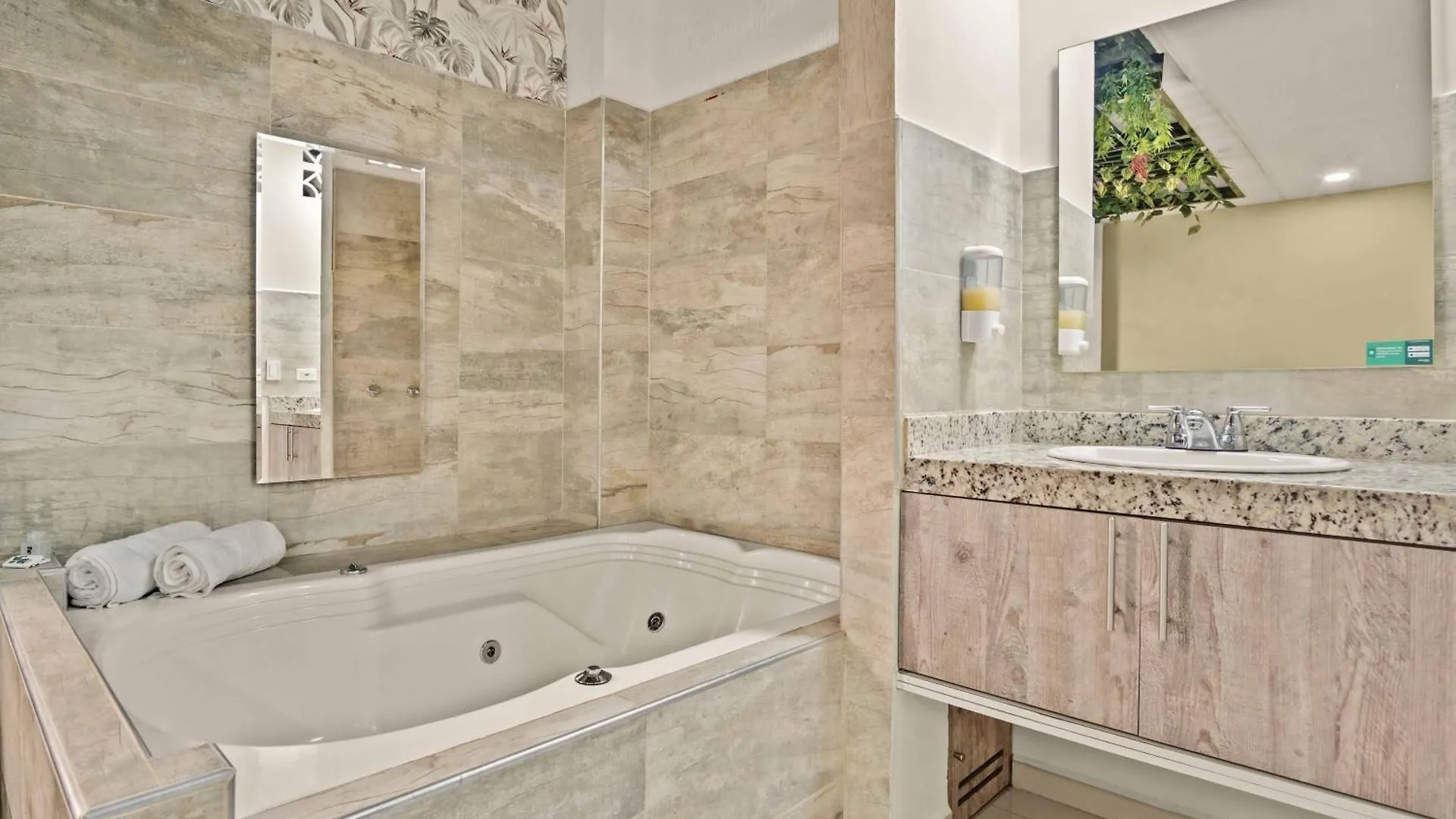 Hotel Eco Suite Cali 3*,